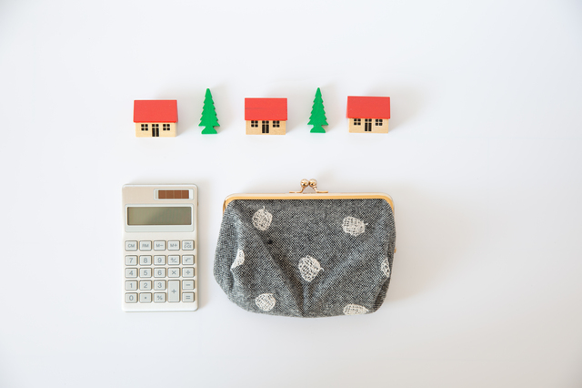 家と財布と電卓