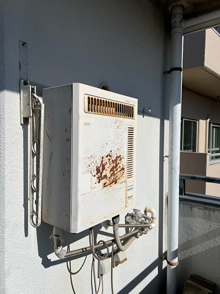 施工前：マンションリフォーム給湯器
