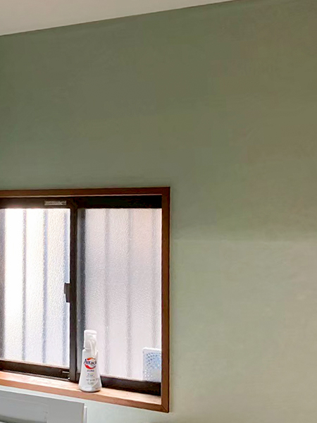 施工事例-建て替えを検討後、リフォームを選択-洗面室壁紙