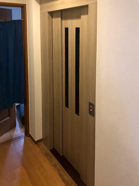 施工事例｜埼玉県草加市｜既存エレベーターの老朽化に伴い交換リフォームを行いました-エレベーター入口