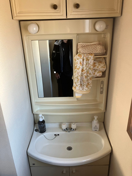 埼玉県川口市｜断熱・水廻りリフォームで浴室・洗面室を快適に-交換前洗面化粧台