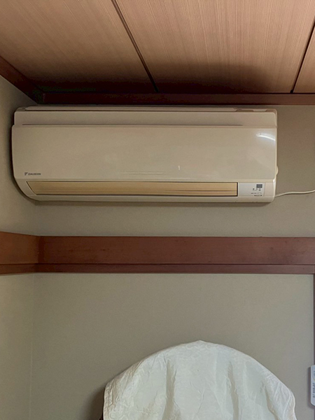 before｜埼玉県川口市内装リフォーム｜リビングにサイズぴったりの壁面収納ユニットを設置-エアコン和室